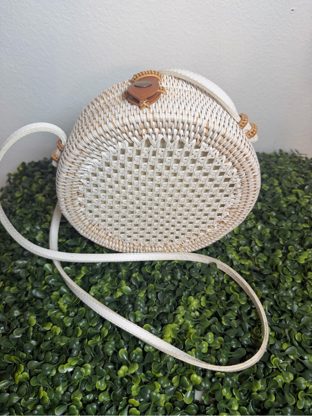 Anthropologie Round Woven Crossbody in Cream and Tan